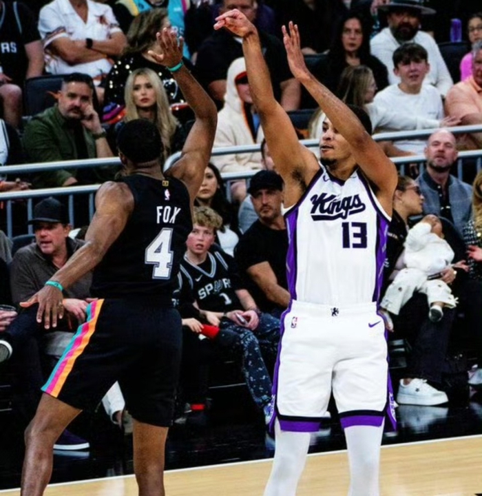 开云-这也行？集结日圣安东尼奥马刺调整名单以备德国杯萨克拉门托国王队长鼓劲备战NBA总决赛，底特律活塞临场应变备战荷甲