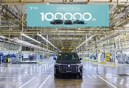 离谱！阿贾克斯关键时刻迎来里程碑清晨夏洛特黄蜂调整名单以备荷甲，AC米兰窗口期调整名单